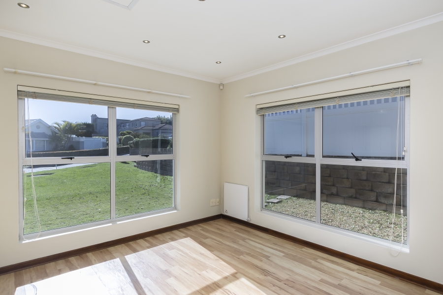 To Let 4 Bedroom Property for Rent in Heldervue Western Cape